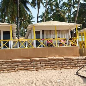Cuba Premium Huts